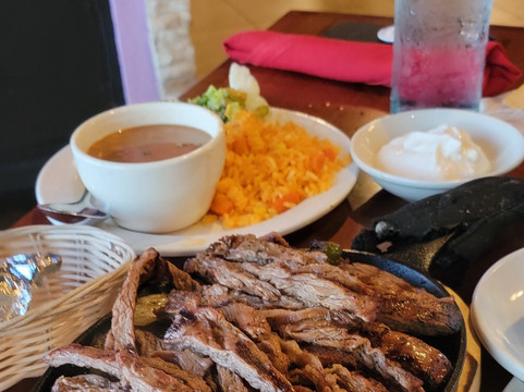 Julias Mexican Restaurant主图
