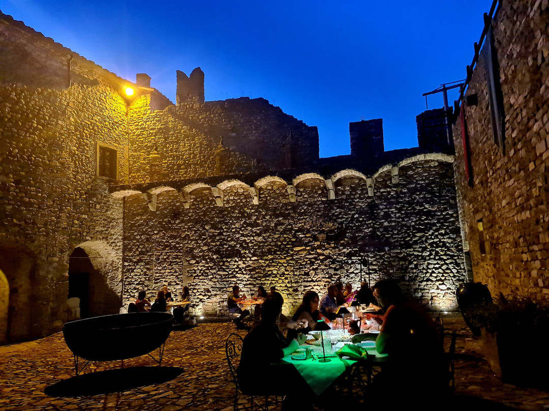 Castello dell'Aquila主图