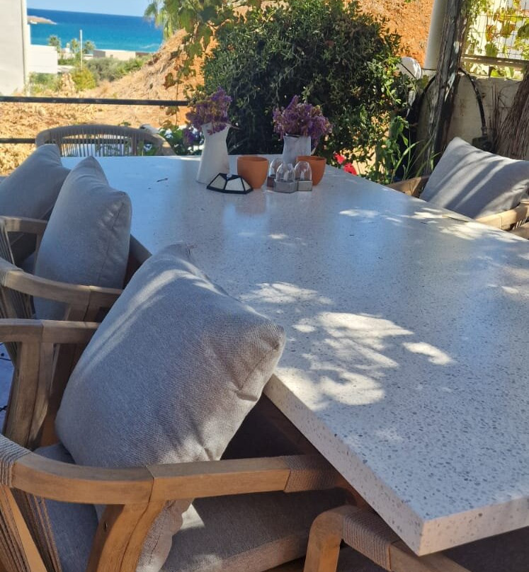 Yasmine Apartments主图