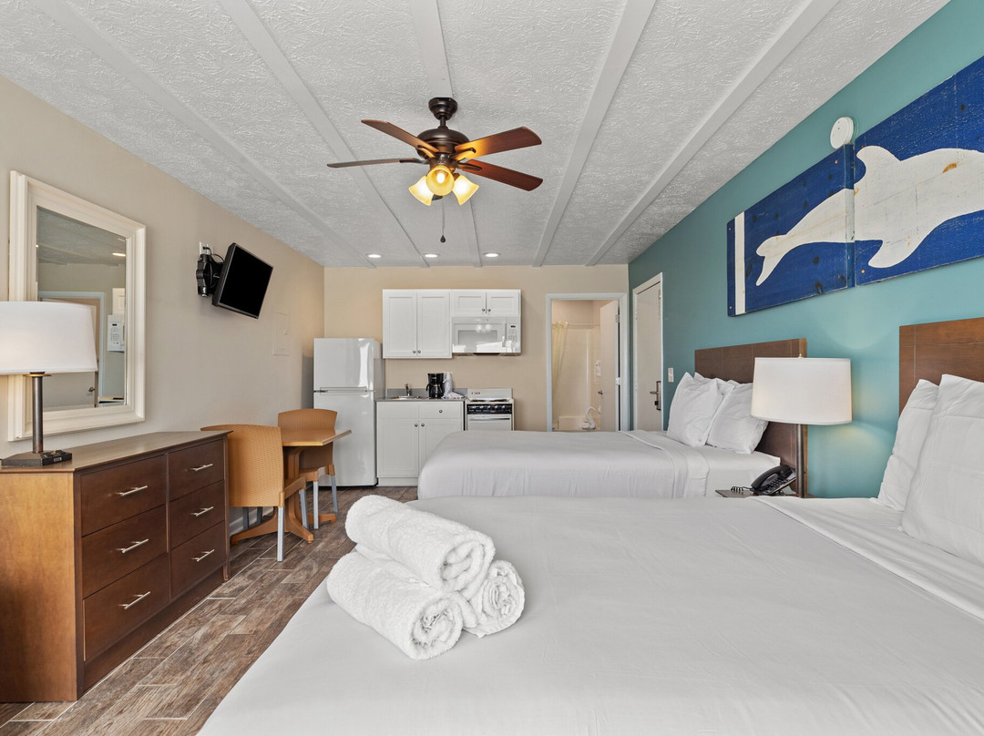 The Sandpiper Beacon Beach Resort主图