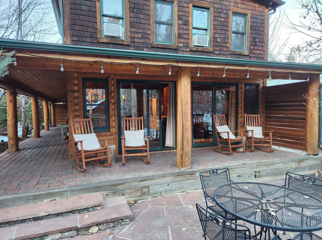 The Cabins at Country Road主图