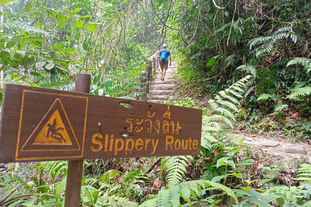 Ton Pring Waterfall-拉克山必去景点