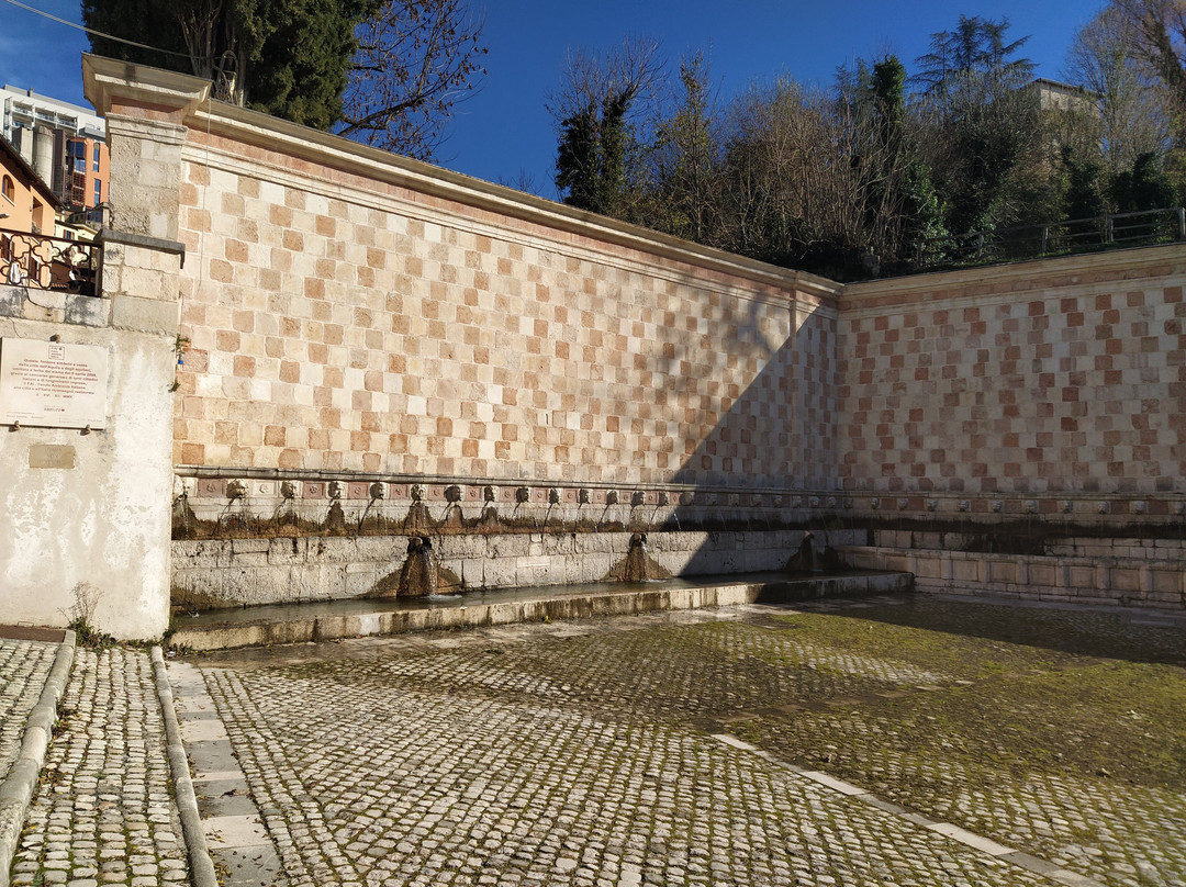 Fontana delle 99 Cannelle景点图片