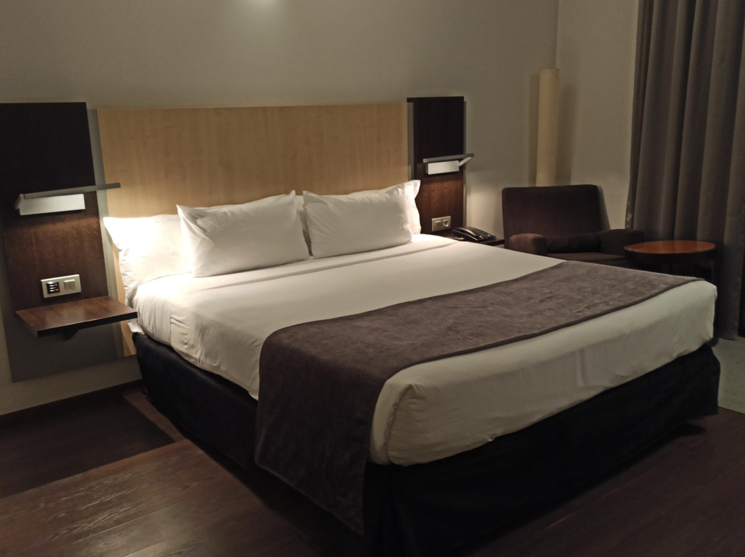 孔弗泰尔海滨4号酒店主图