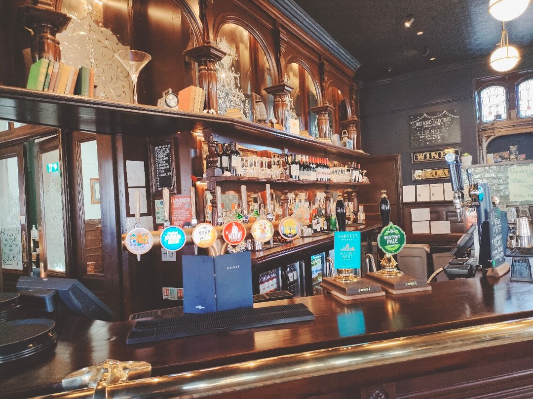 The Railway Hotel主图