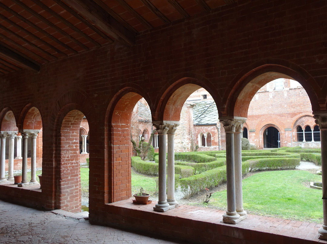 Abbazia di Santa Maria di Staffarda-Staffarda必去景点