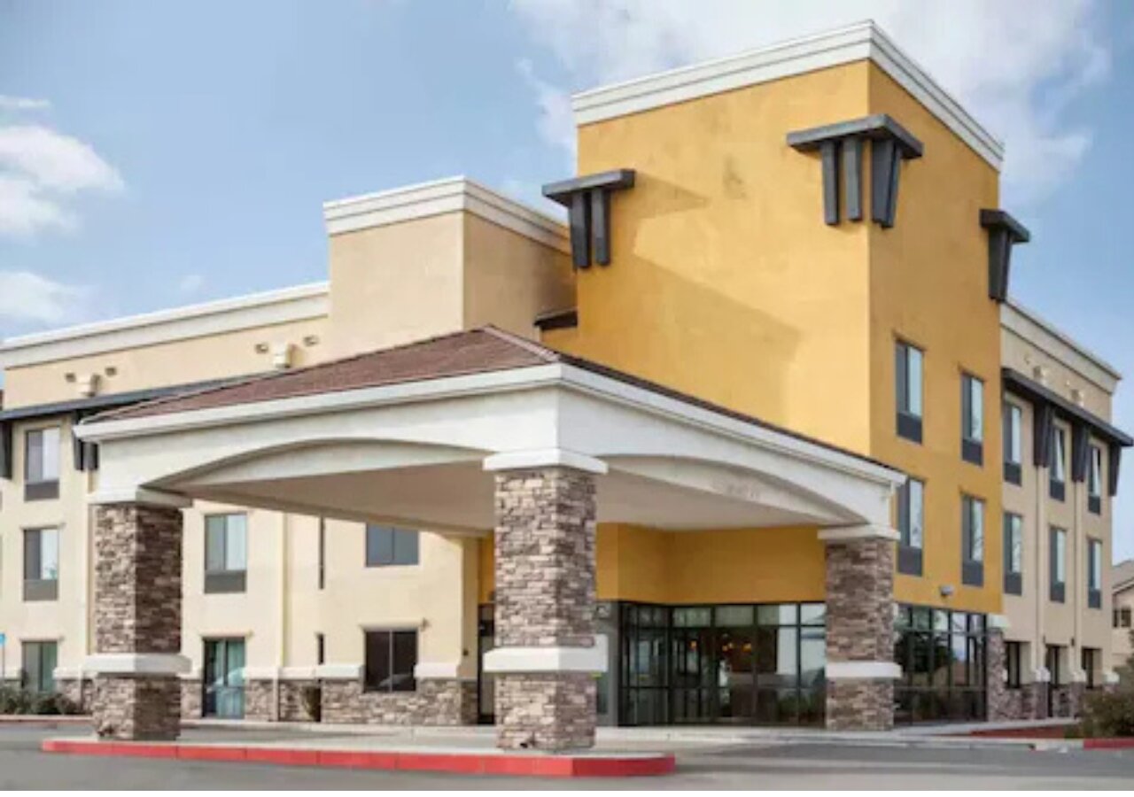 University Hotel - Davis Area by IHG-浴室