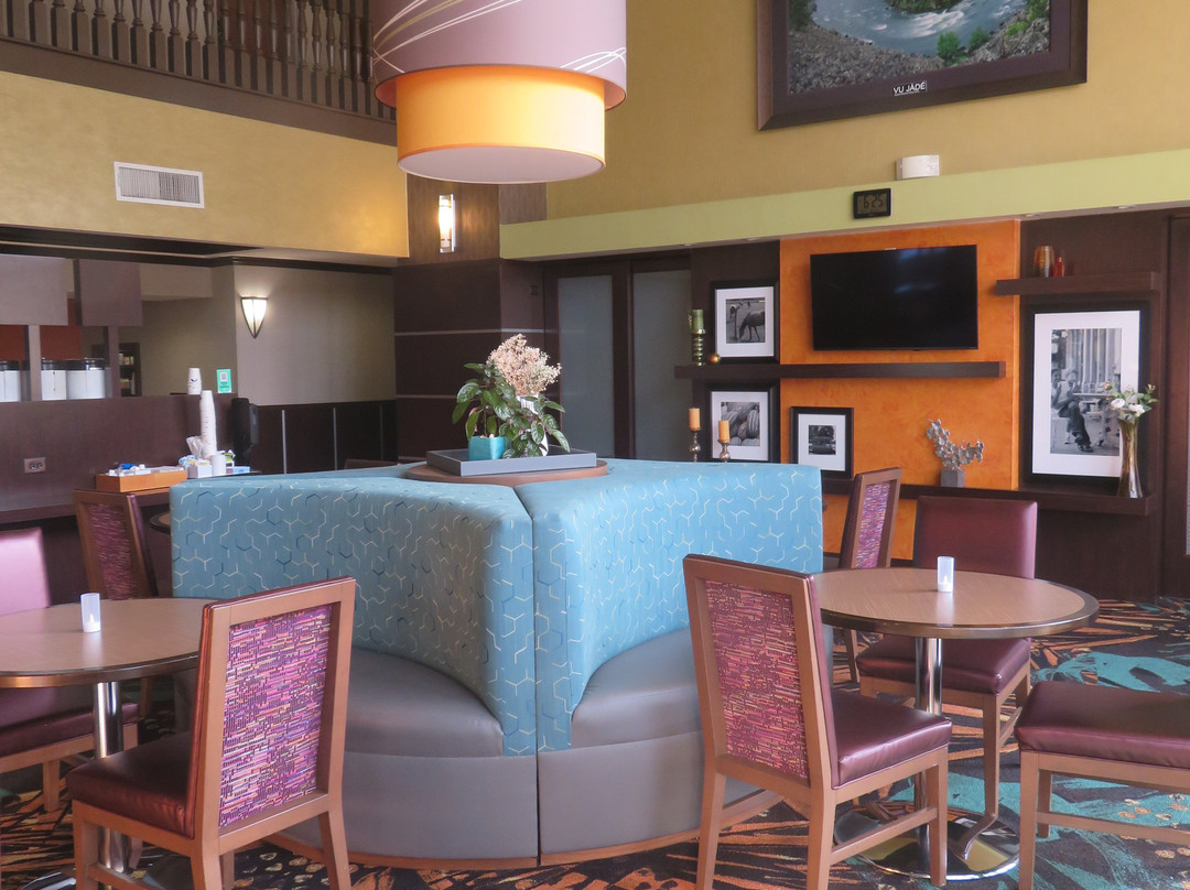 Hampton Inn & Suites Lake City主图