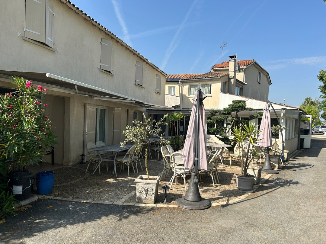 Logis Hôtel l'Oliveraie主图