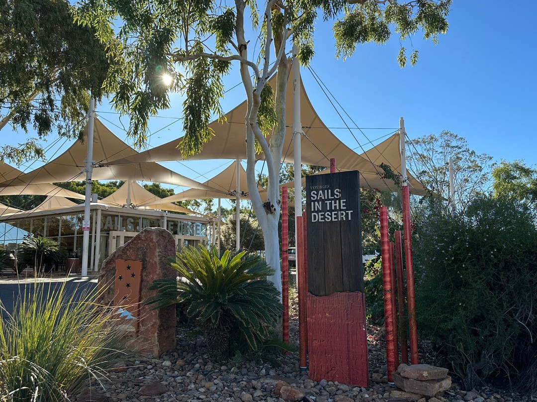 Sails In The Desert主图