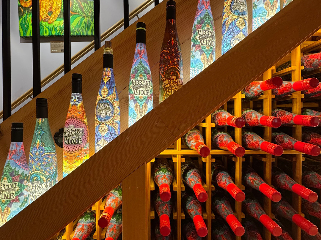 The Vibrant Vine-基洛纳必去景点