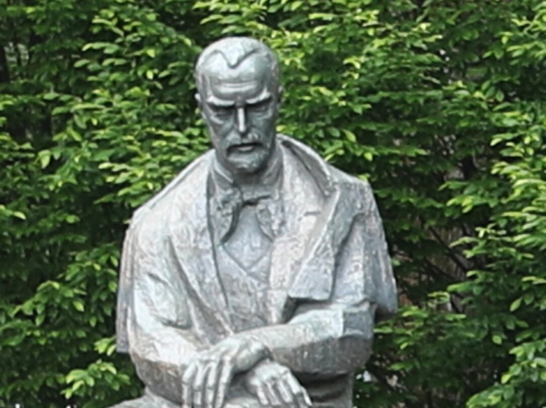 Statue De George Cosbuc-Bistrita Bargaului必去景点