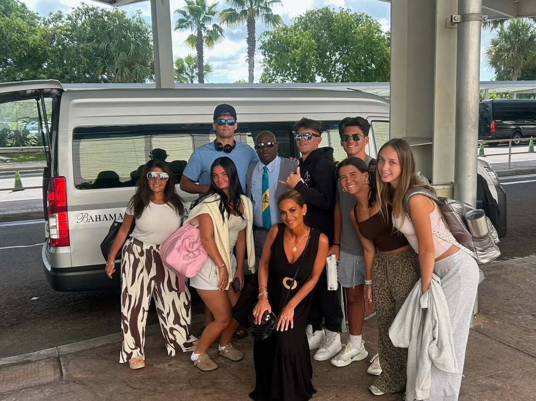 Bahama Cruise Taxi Cab-拿骚必去景点