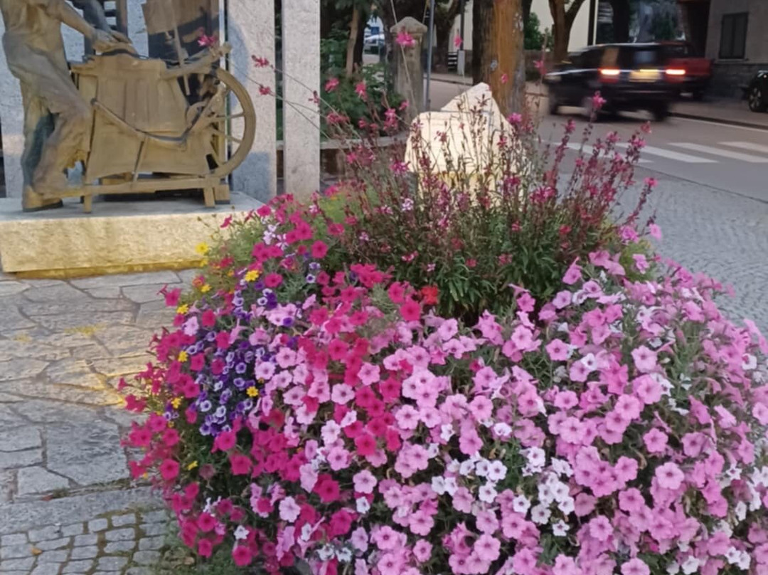 Monumento Al Moleta-平佐洛必去景点