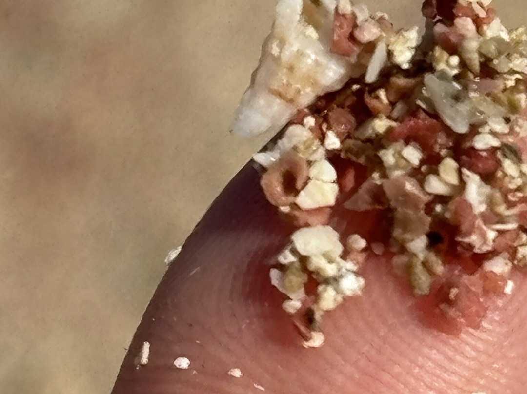 Tiny Beach Pink Sand-Limeniskos必去景点