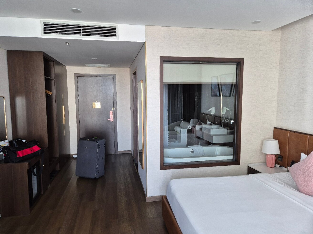 Golden Lotus Grand主图