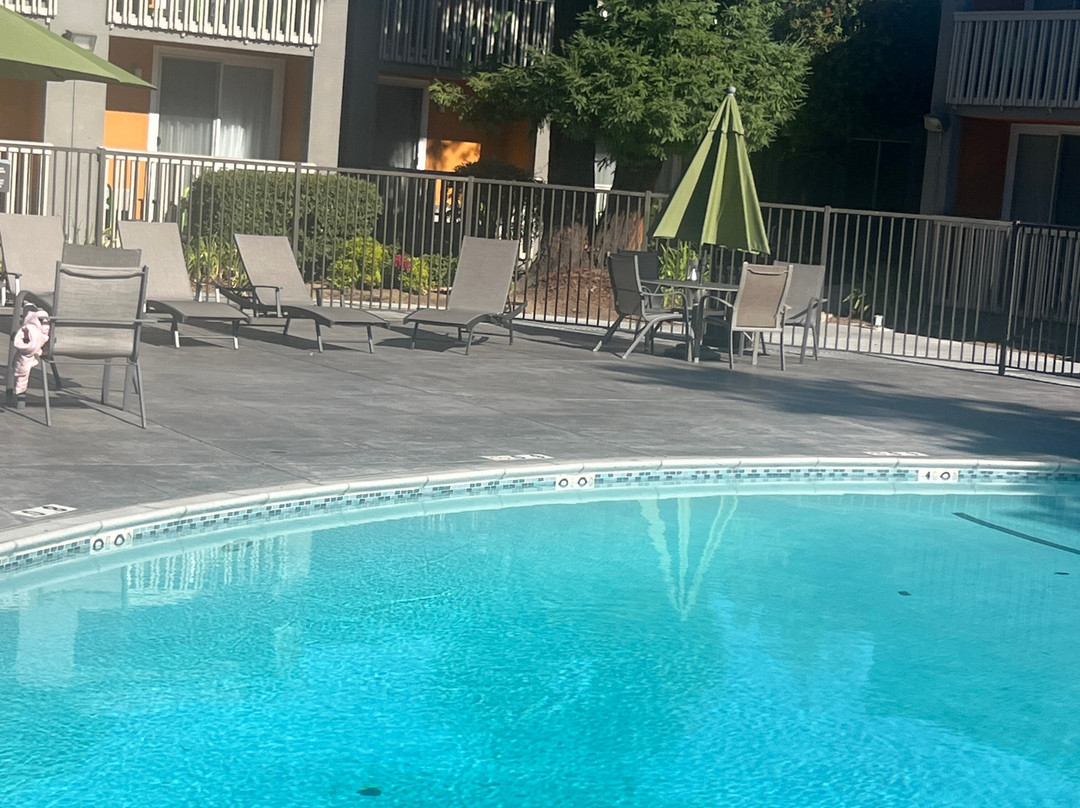 莱德伍德城晚安旅馆主图