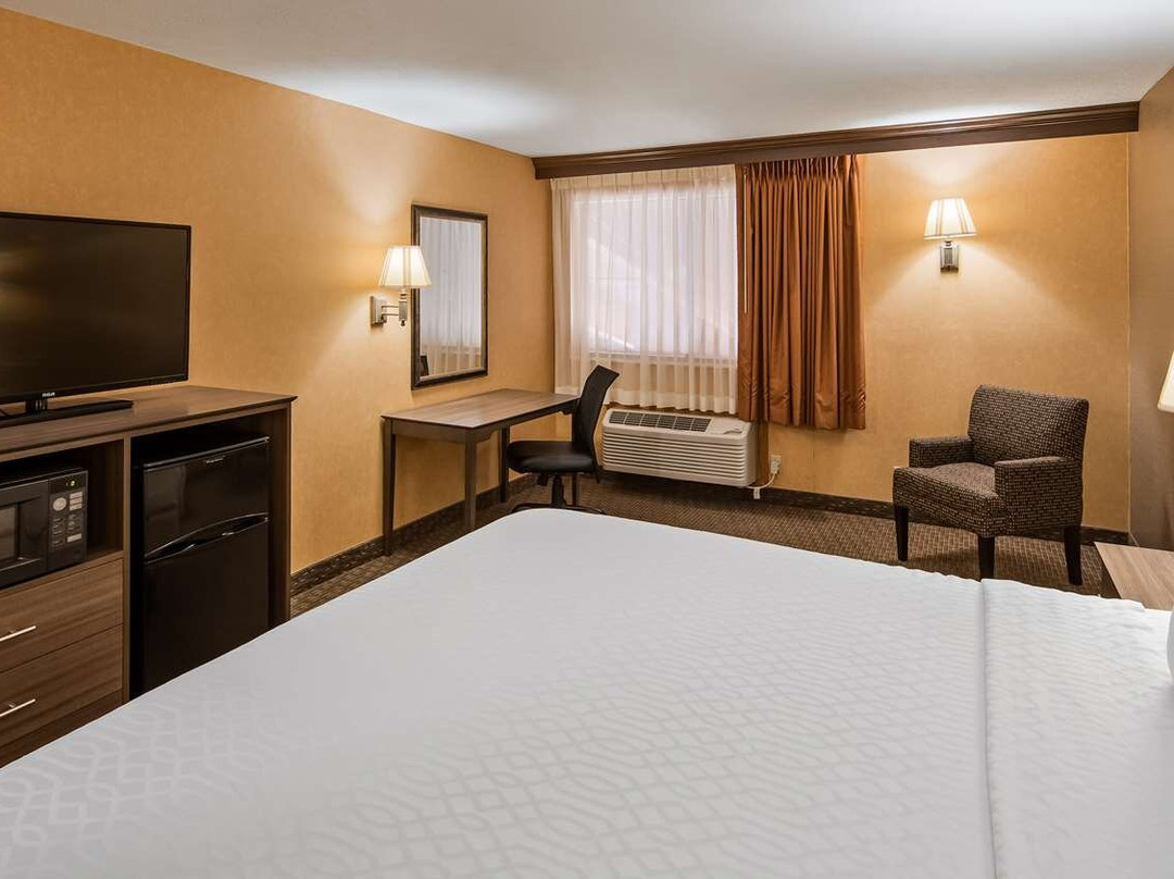 贝斯特韦斯特普勒斯北坎通旅馆&套房酒店主图