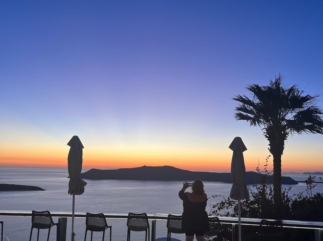 米尔典雅套房酒店主图