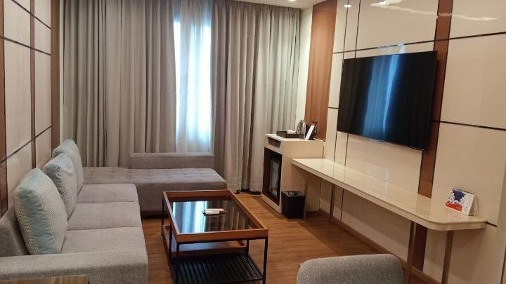 苏拉特洛兹广场酒店、主图