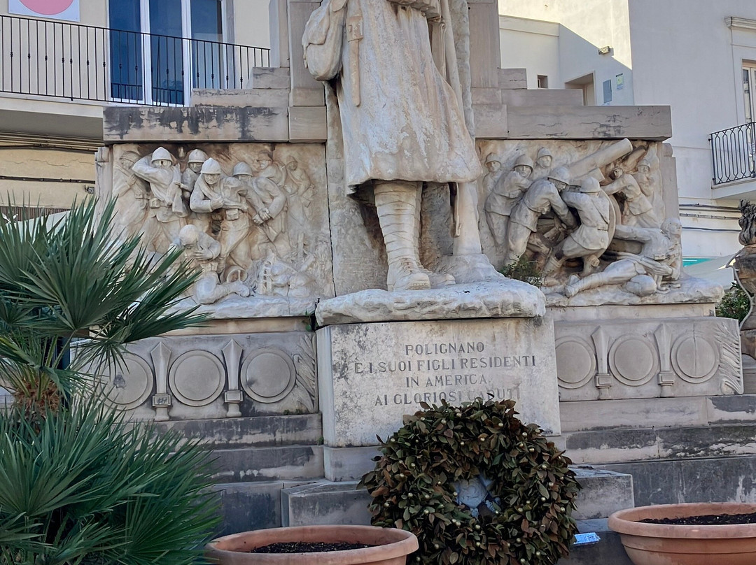 Monumento ai caduti-阿尔贝罗贝洛必去景点