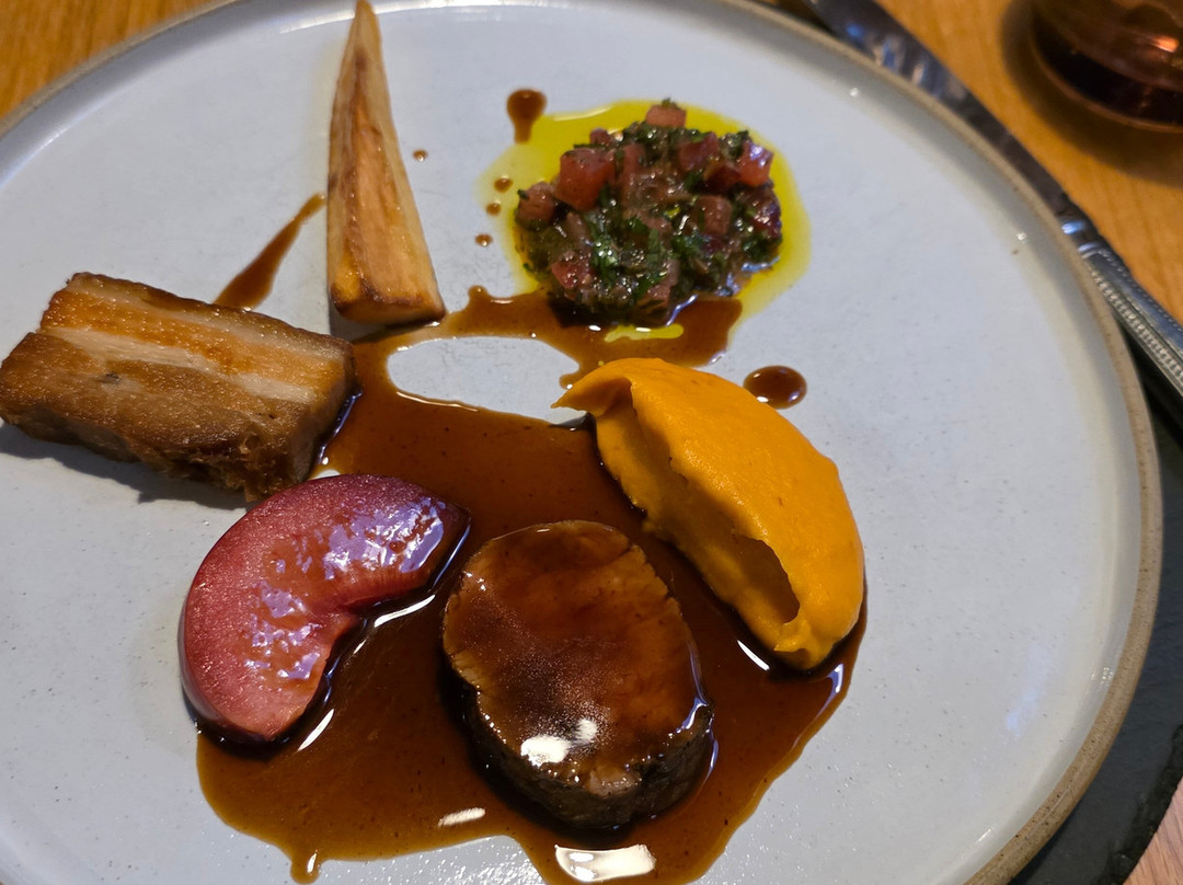 老松树酒店&餐厅主图