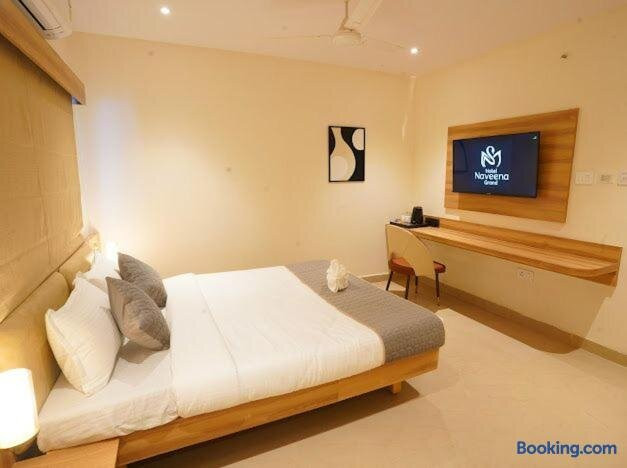 Hotel Naveena Grand