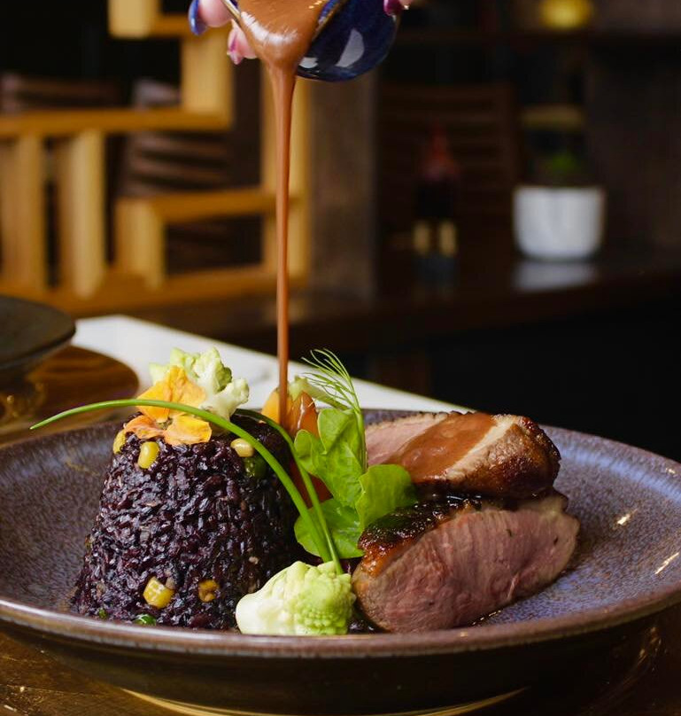 The Imperial Dragon Hotel主图