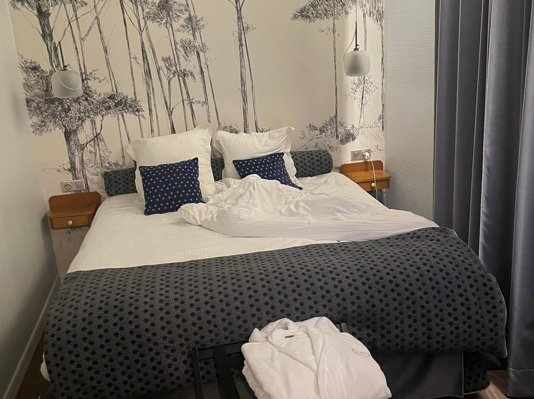 诺曼底酒店主图