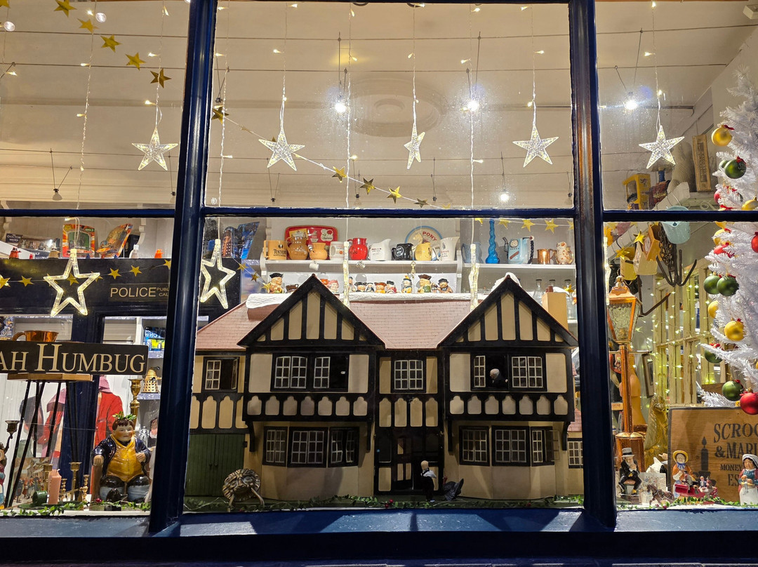 Hoptroff & Lee Antiques in the Alley-斯坦福德镇必去景点