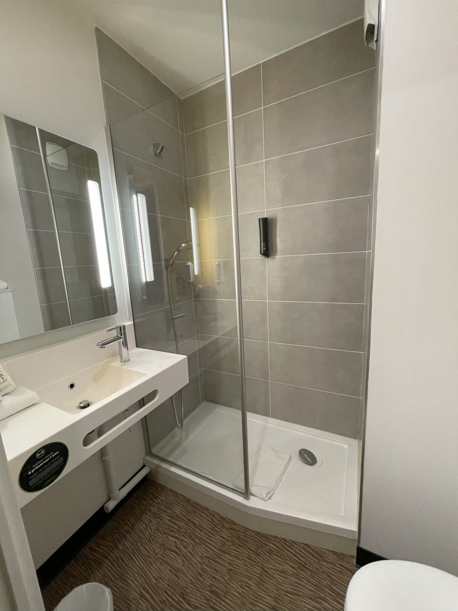 B&B HOTEL Reims Croix Blandin-浴室