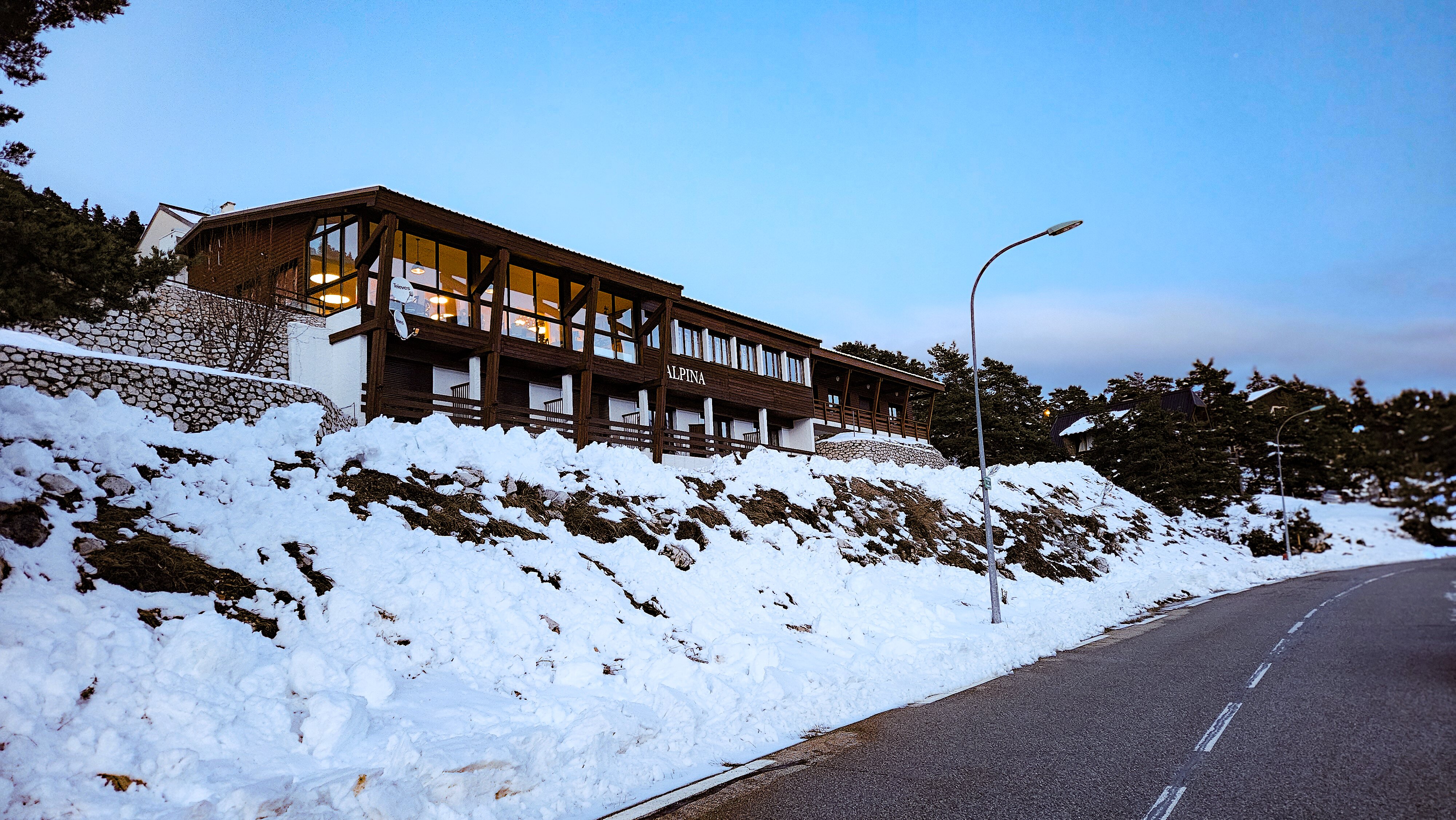 Auberge Alpina-官方