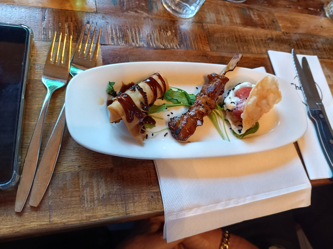 Cha Cha Bistro Bar, Alcalali