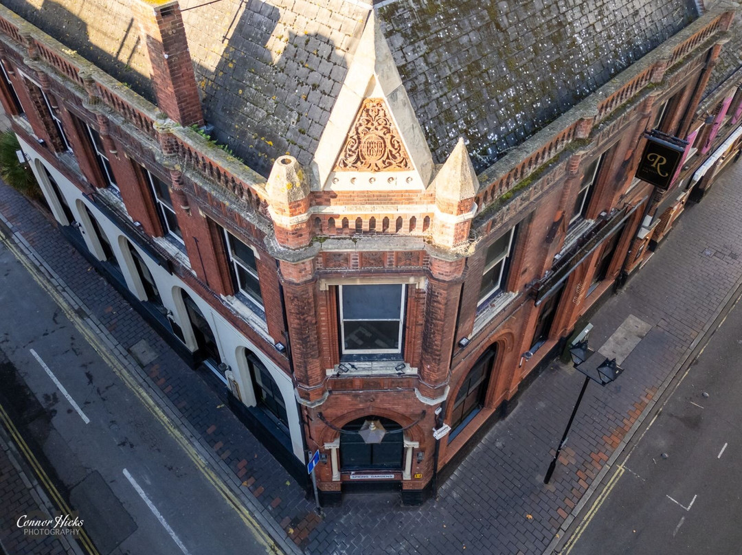 Reggies Cocktail Bar and Kitchen