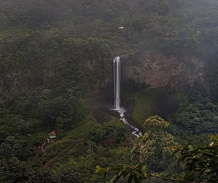 Cascada el Manto de la Novia-巴尼奥斯必去景点