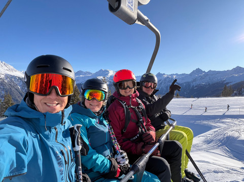 蒙塔丰探险家酒店主图