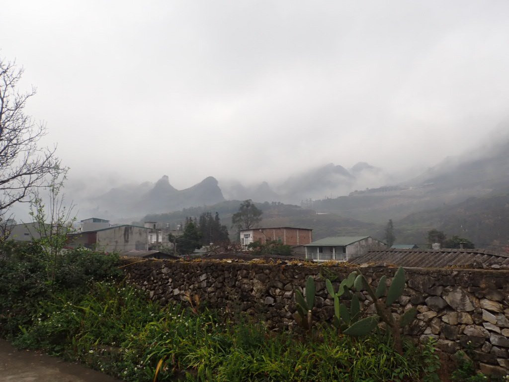 Lo Lo Homestay & Cafe Meo Vac