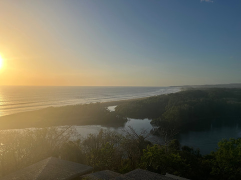 Surf Bikini Retreat-诺萨拉必去景点
