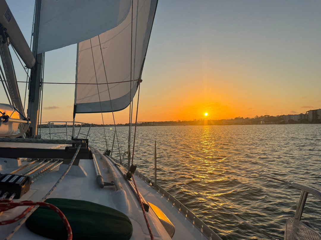 Orange Beach Sailing Charters and Sunset Cruises-橙色海湾必去景点