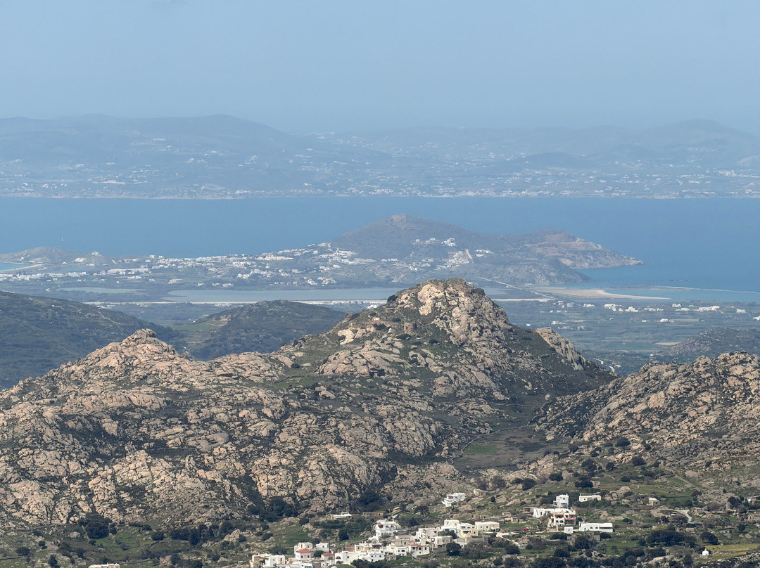 洞穴套房酒店主图