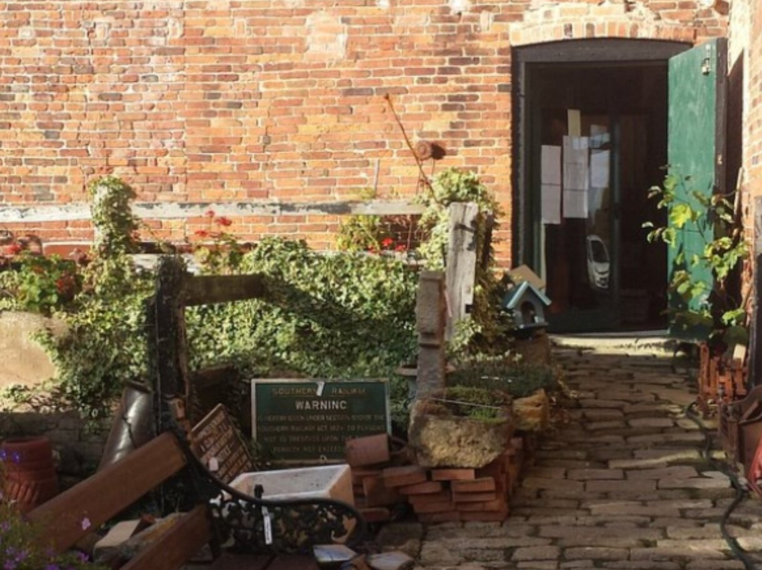 Budby Antiques & Vintage Emporium-Budby必去景点