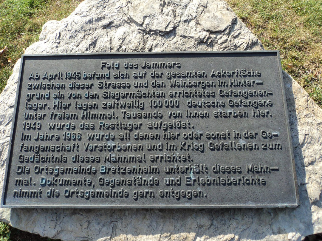 Ehrenfriedhof Lohrer Wald-巴特克罗伊茨纳赫必去景点