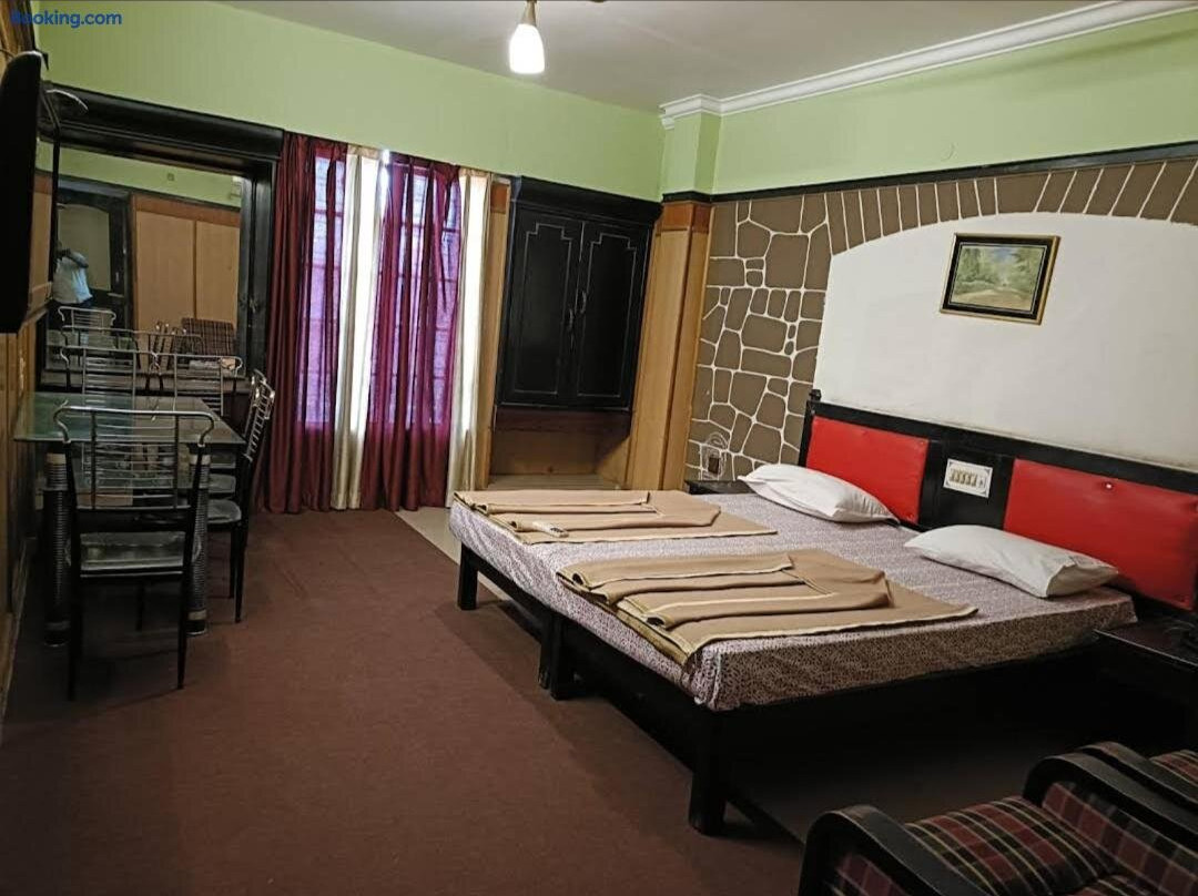 Hn Deluxe Lodge