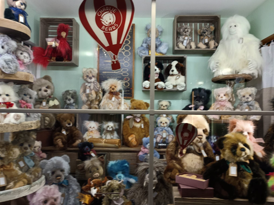 Charlie Bears Gallery & Shop-朗塞斯顿必去景点