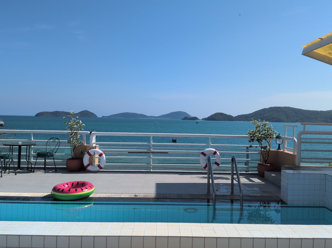 普吉岛凯特睿海湾酒店主图