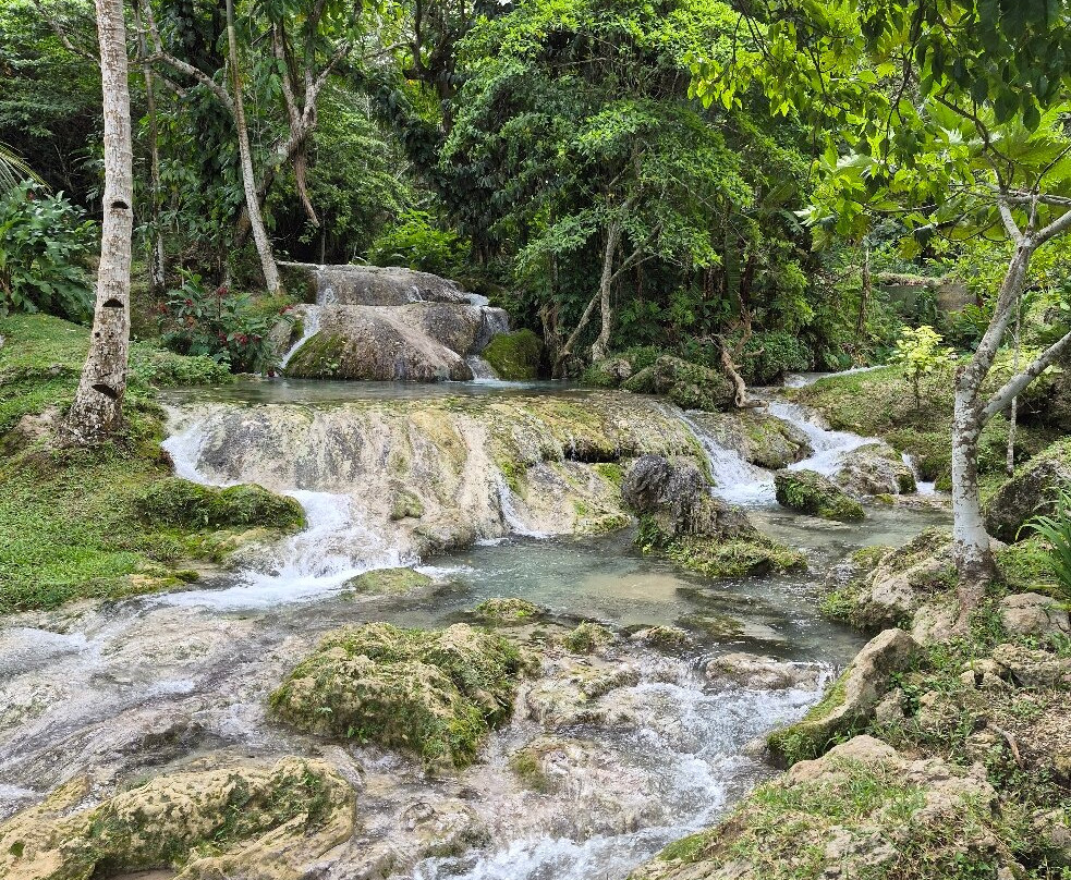 Cascades Waterfalls-Mele Maat必去景点