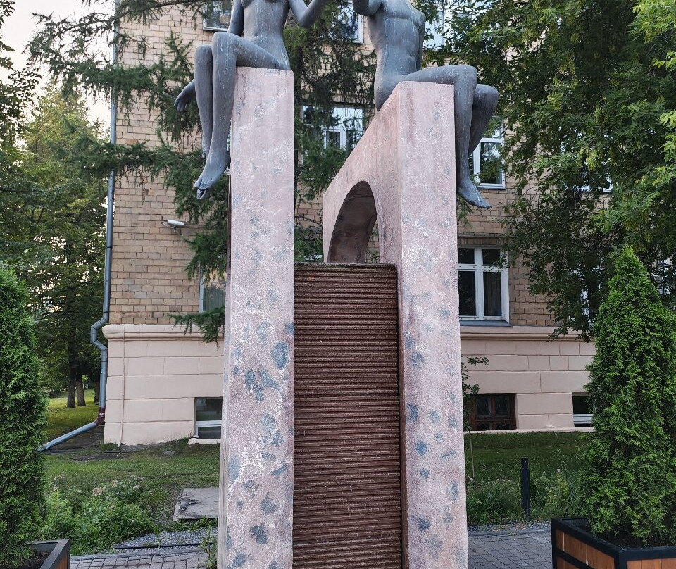 Fountain Adam and Eve-克拉斯诺亚尔斯克必去景点