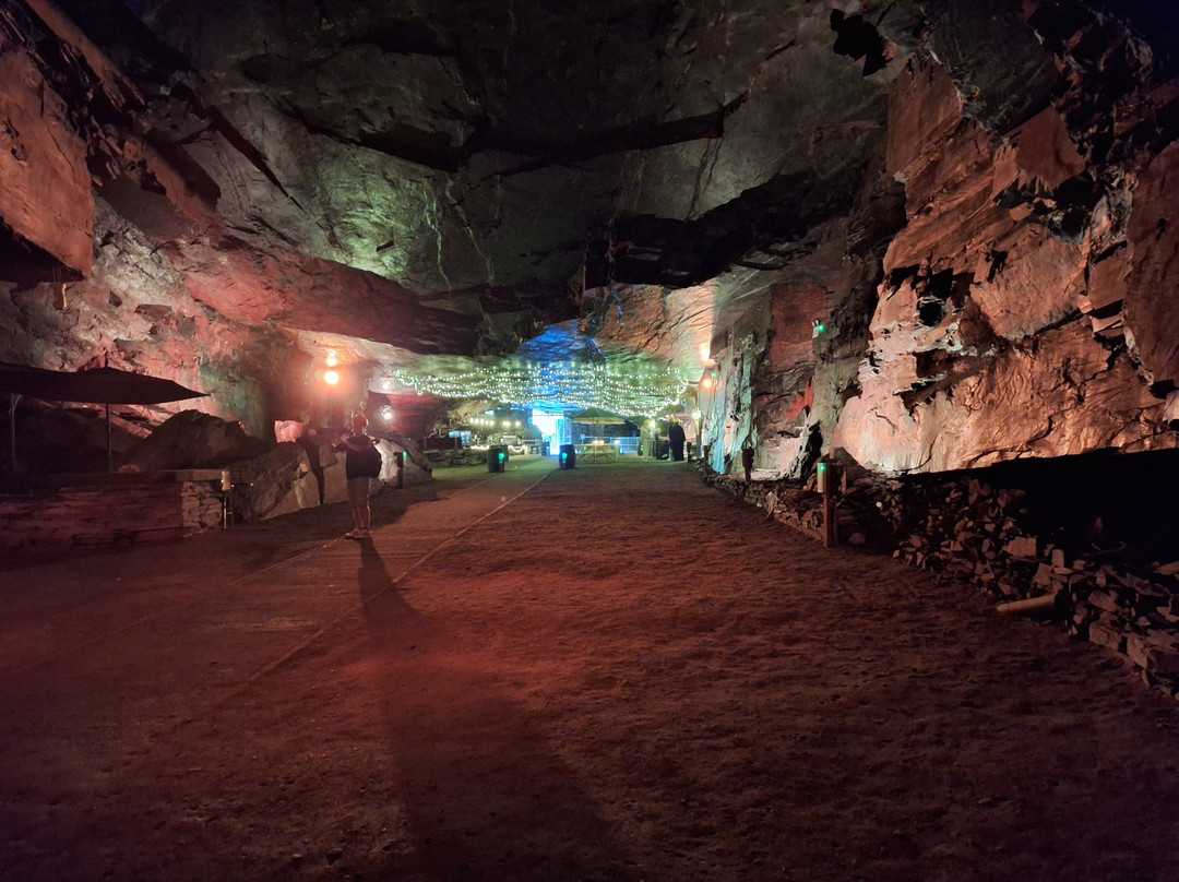 Carnglaze Caverns-利斯卡德必去景点