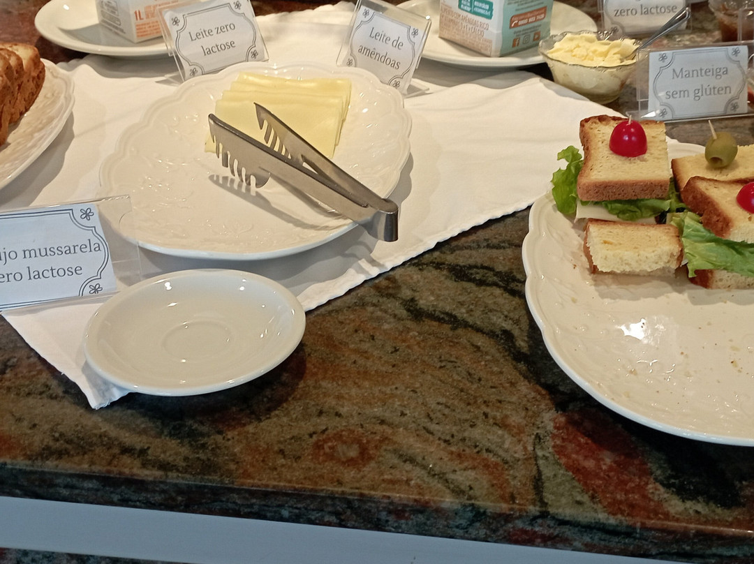雷纳尔酒店主图