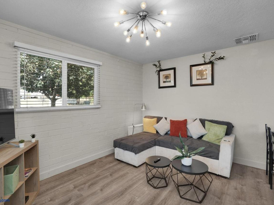 2BR Condo Walking Distance To Downtown Gilbert